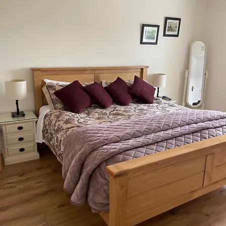 Grove House Bed & Breakfast 4*