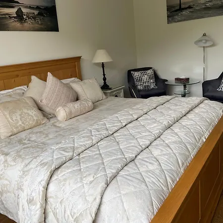 Bed & Breakfast Grove House 4*