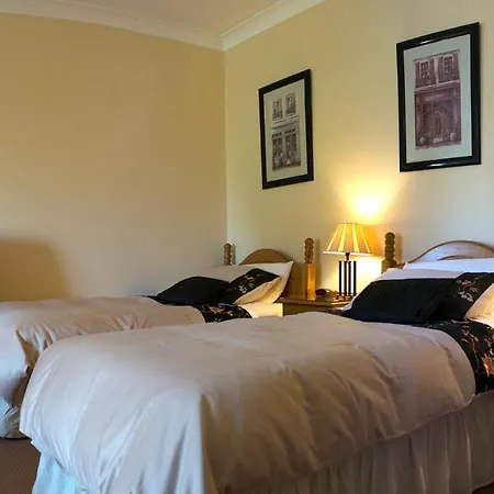 Grove House Bed & Breakfast 4*