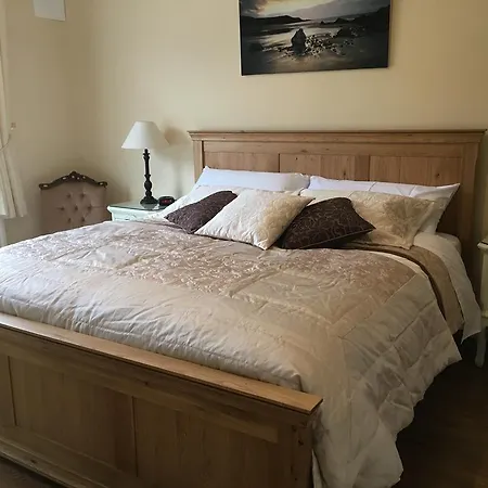 Grove House Bed & Breakfast 4*