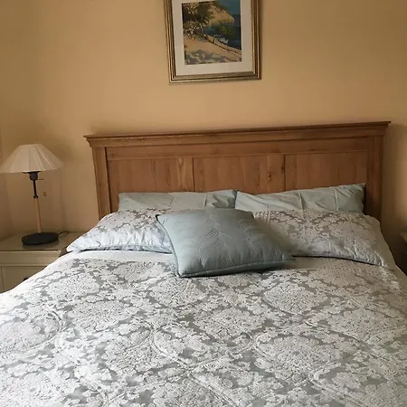 Grove House Bed & Breakfast 4*