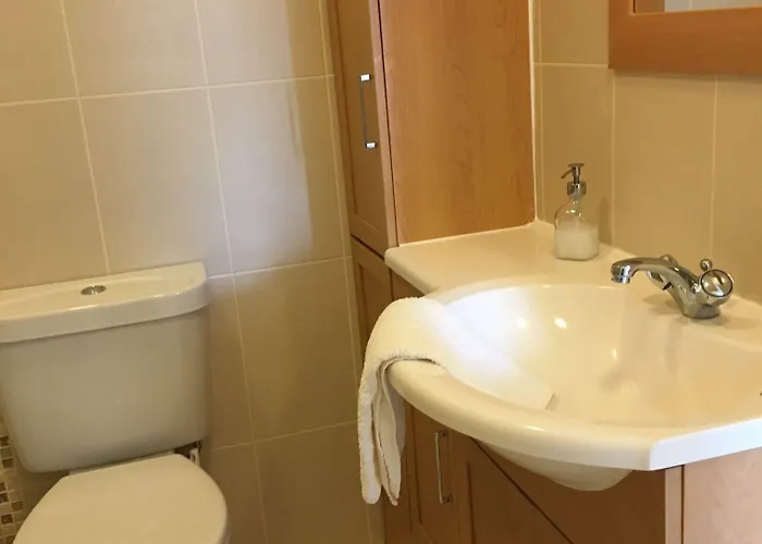 Grove House Bed & Breakfast Bed & Breakfast 4*