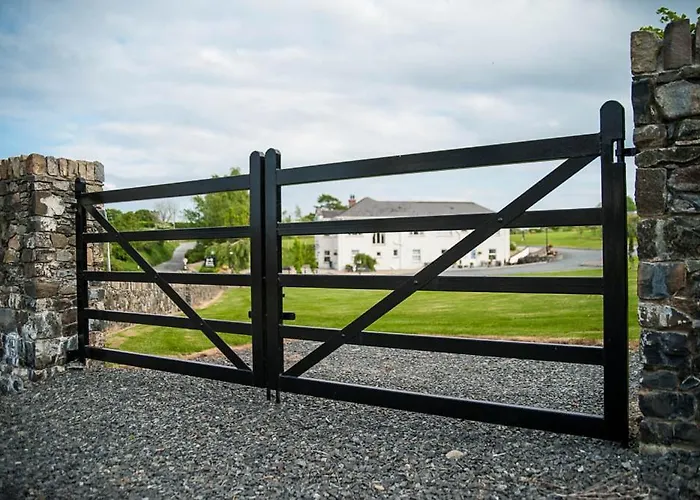 Grove House Bed & Breakfast 4*